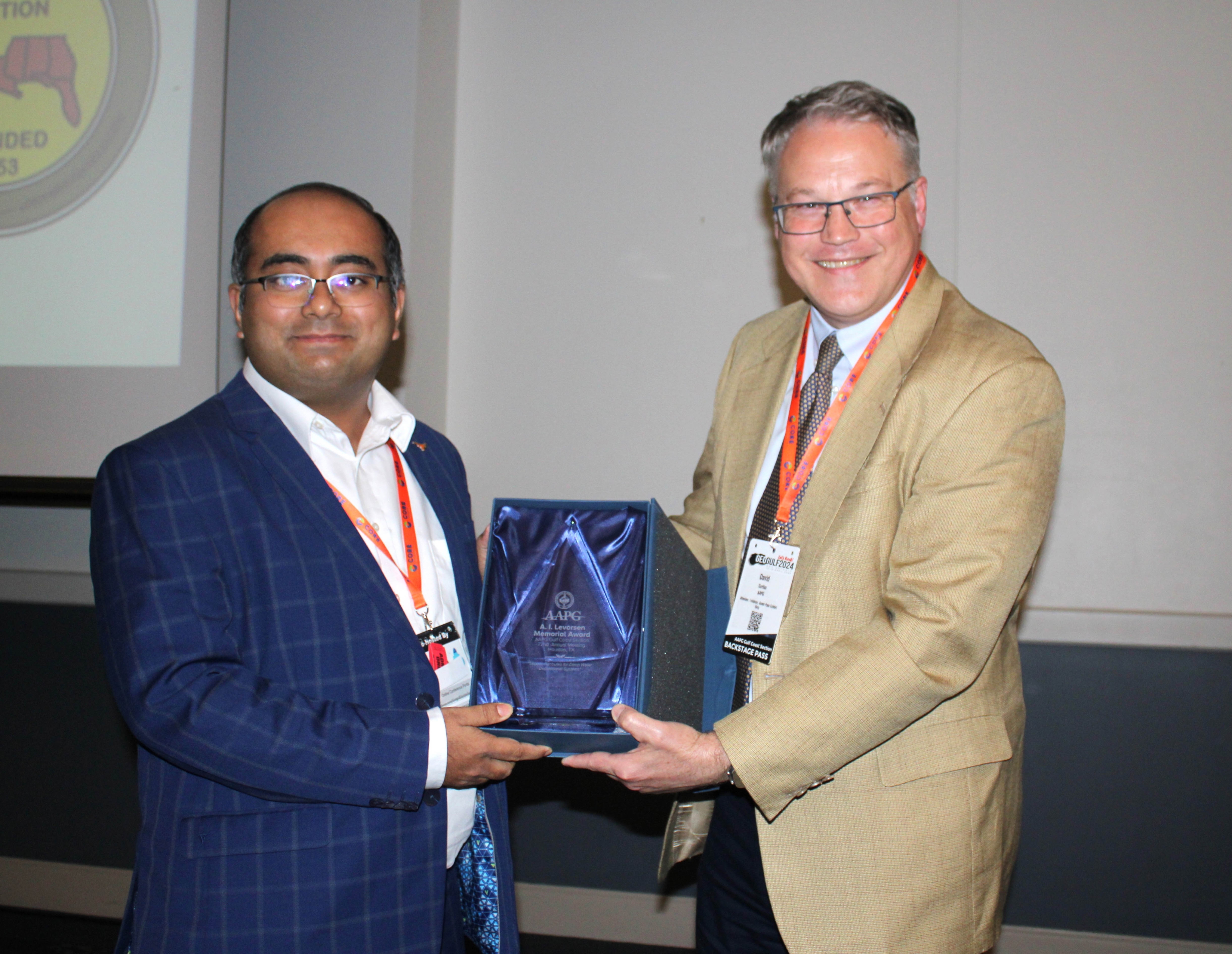 Dr. Shuvajit Bhattacharya receives award