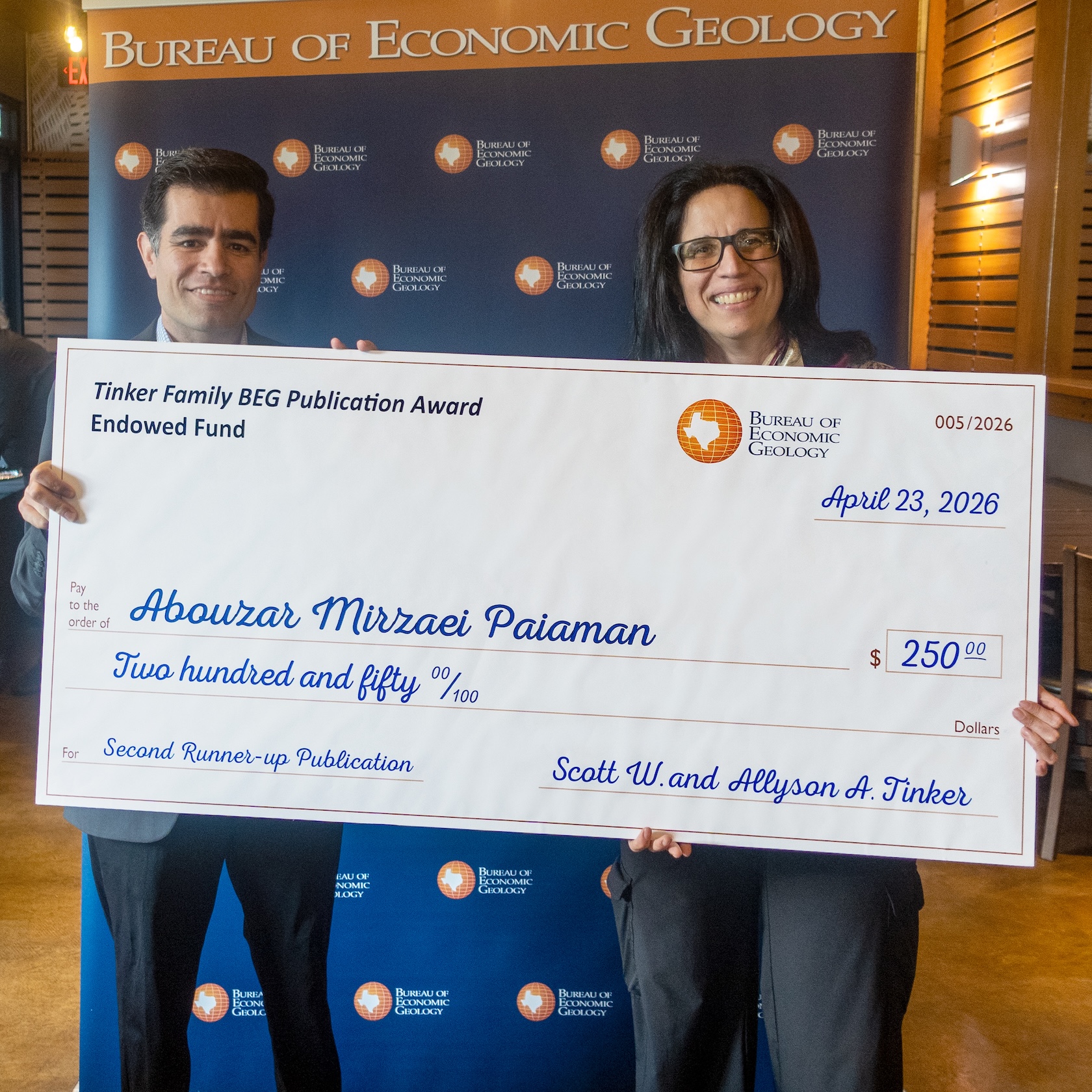 Abouzar Mirzaei-Paiaman accepts the Bureau’s 2025 Second Runner-up Publication Award from Director Lorena Moscardelli