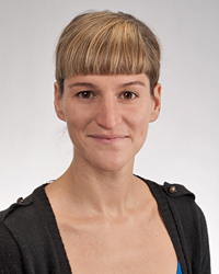 Dr. Esti Ukar