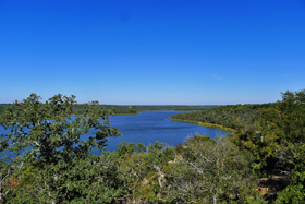 Lake Mineral Wells from the cliffs near Penitentiary Hollow. Photo by Flickr user Pig Monkey. (BY-NC-SA 2.0) 